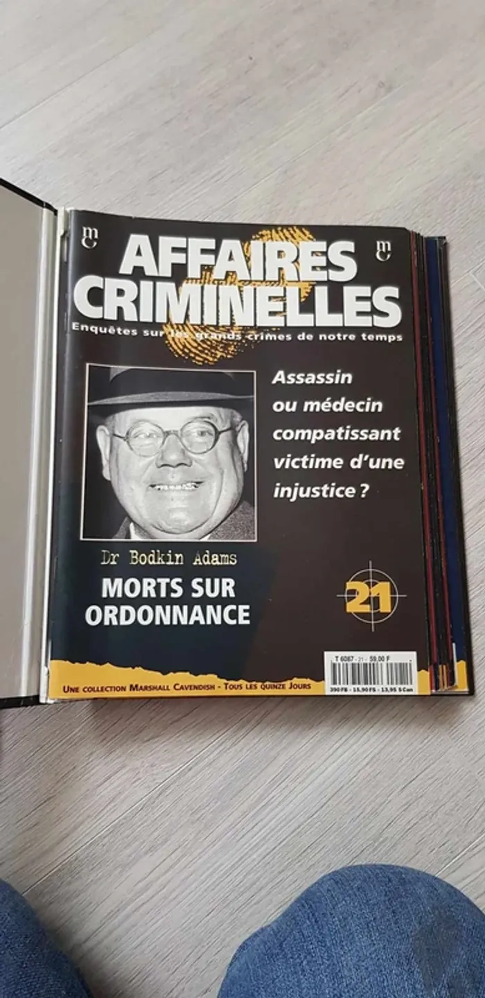 Lot de 2 collections classeur "Affaires criminelles" - photo numéro 12