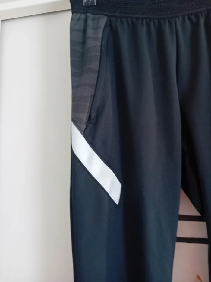 Jogging de chez Nike en taille S - photo numéro 4
