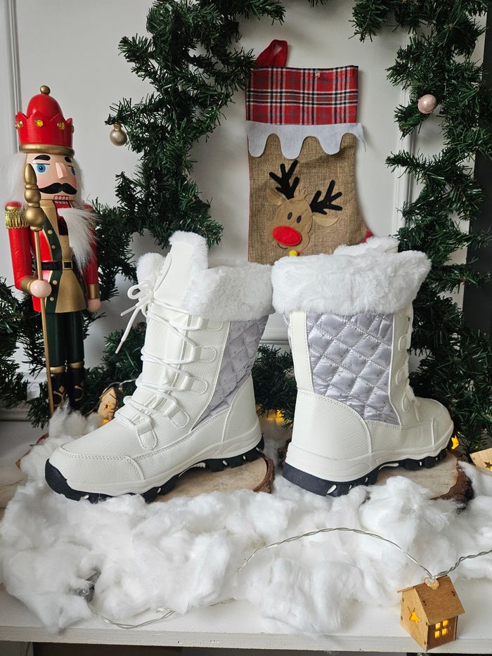 Lot chaussure d'hiver Hobibear et cache oreille
