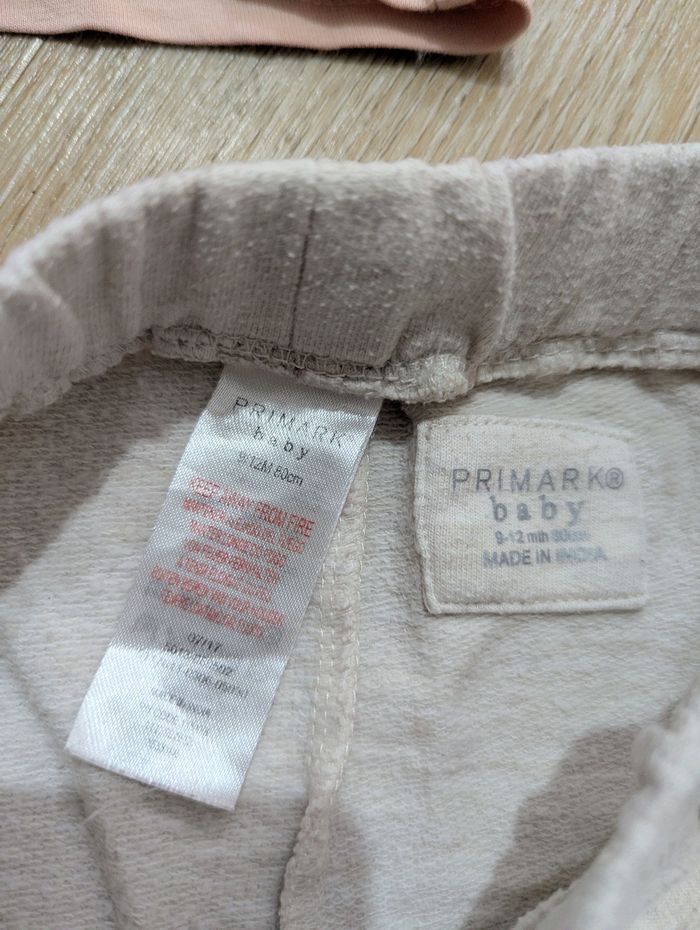 Lot 2 pantalons & 1 t-shirt 12 mois bébé fille - photo numéro 3