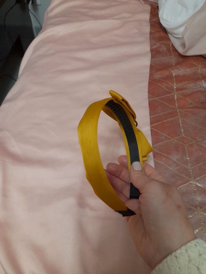 Serre tête moutarde satiné - photo numéro 3