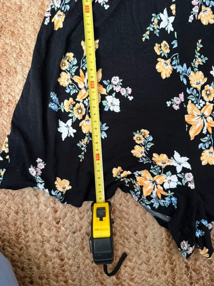 Combishort H&M Divided Noir Imprimé Floral Bretelles Croisées - Taille S Neuf avec étiquette - photo numéro 3