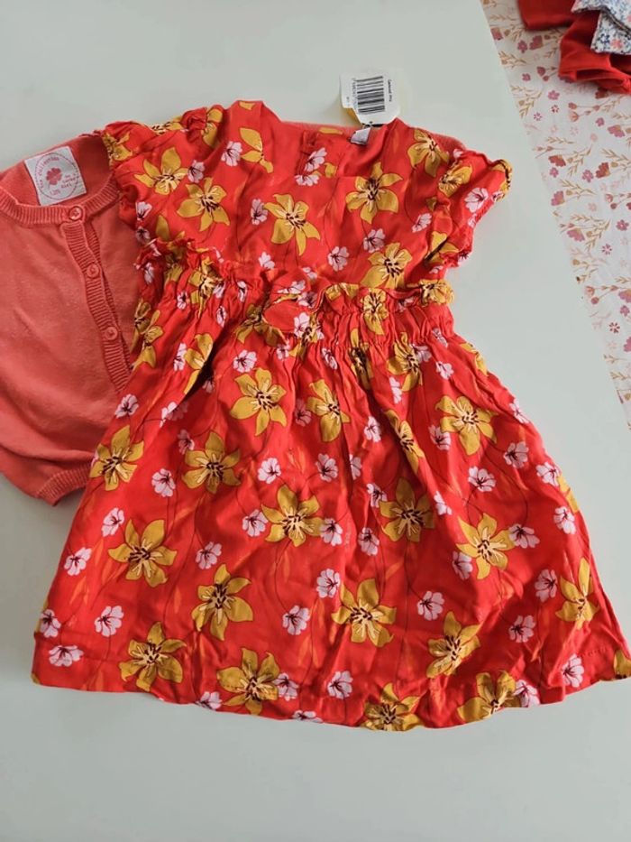 lot gilet + robe neuf avec etiquette 12 mois - photo numéro 2