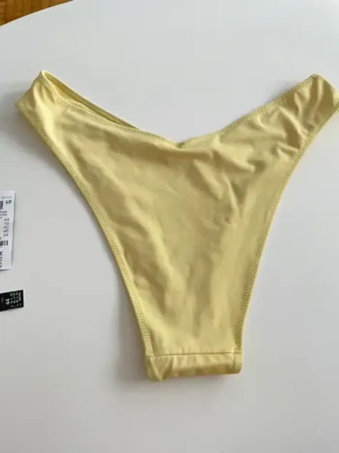 Bas de maillot de bain jaune pale neuf taille 44 Etam - photo numéro 2