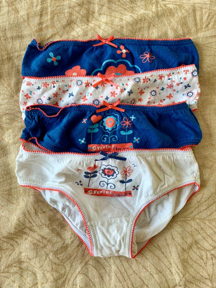 Lot de 4 culottes printanières en très bon état
