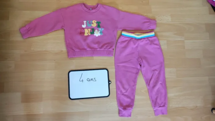 Survêtement taille 4 ans