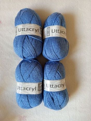 4 pelotes de laine, uttacryl bleu, Cheval Blanc