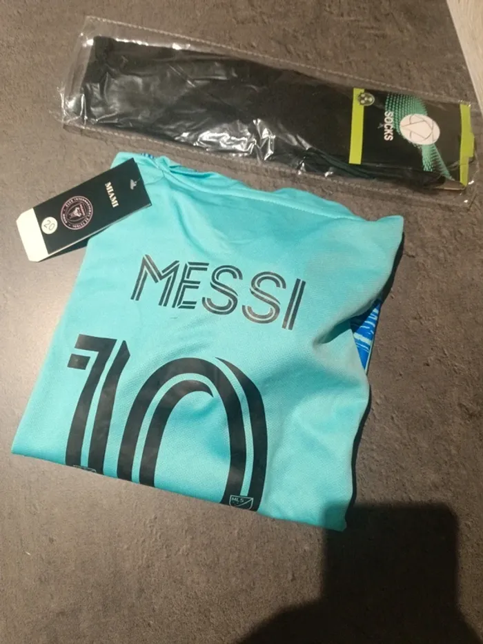 Tenue foot Léo Messi Inter Miami bleu. T.20 - photo numéro 4