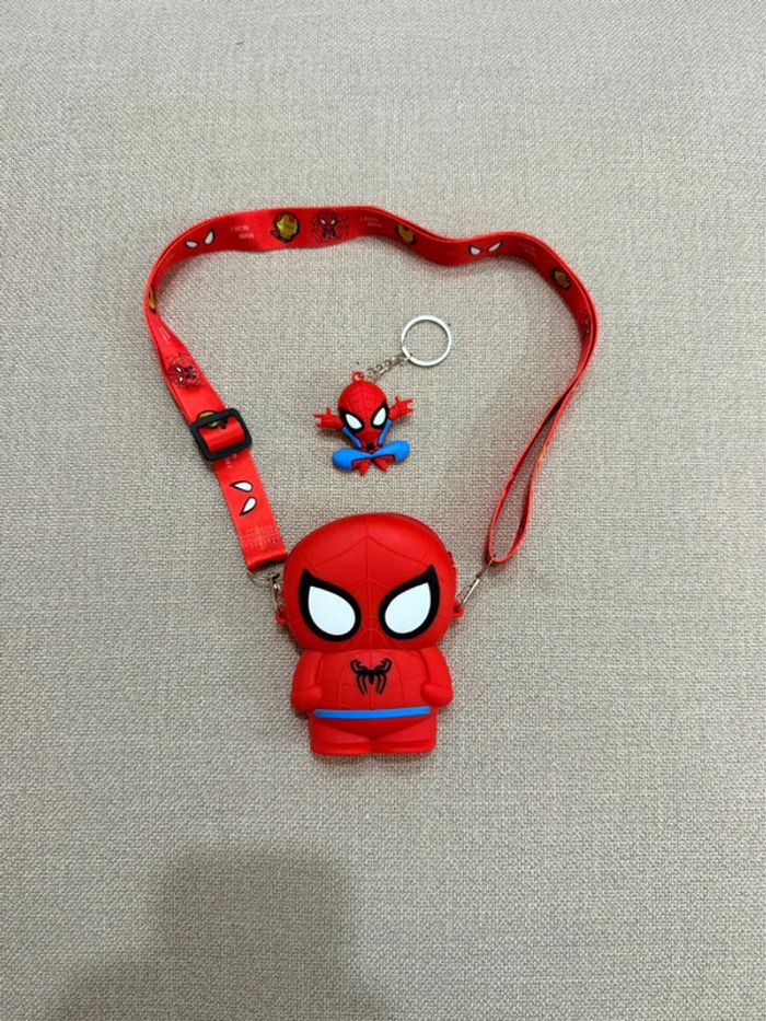 Pochette Spider-Man rouge avec lanière et porte-clés - photo numéro 2
