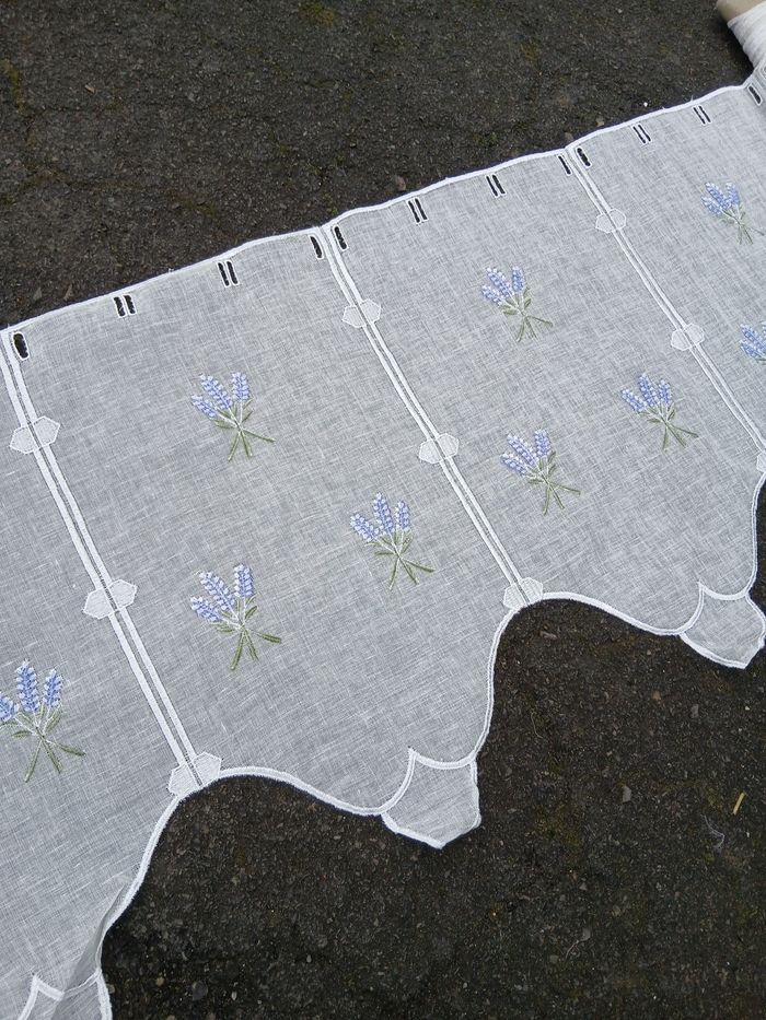 Brodé fleurs lavandes en 45cm sur 4m - photo numéro 2