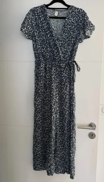 Combinaison bleu à fleurs taille S ou 36