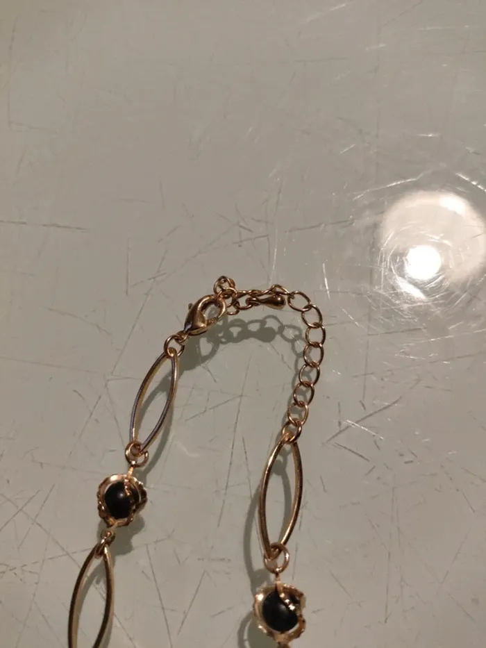 Collier doré avec maillons ovales et perles noires - photo numéro 4