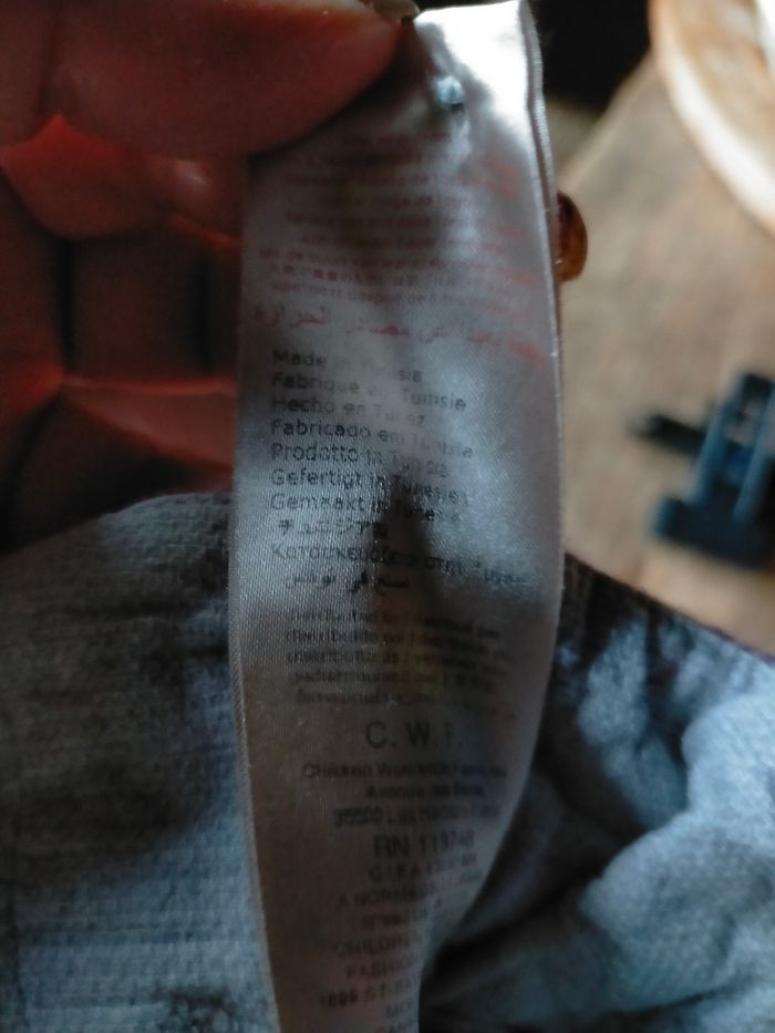 Très beau short Burberry 5 ans - photo numéro 3