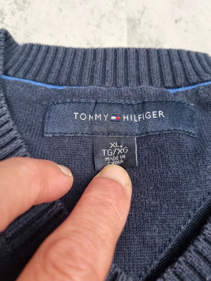 Pull col V rayé Tommy Hilfiger XL Homme – Style vintage chic, très bon état - photo numéro 6