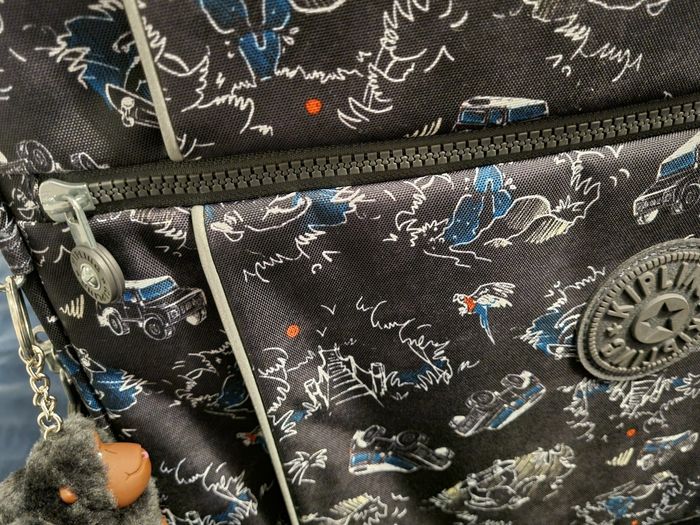 Cartable à roulette + trousse - photo numéro 3