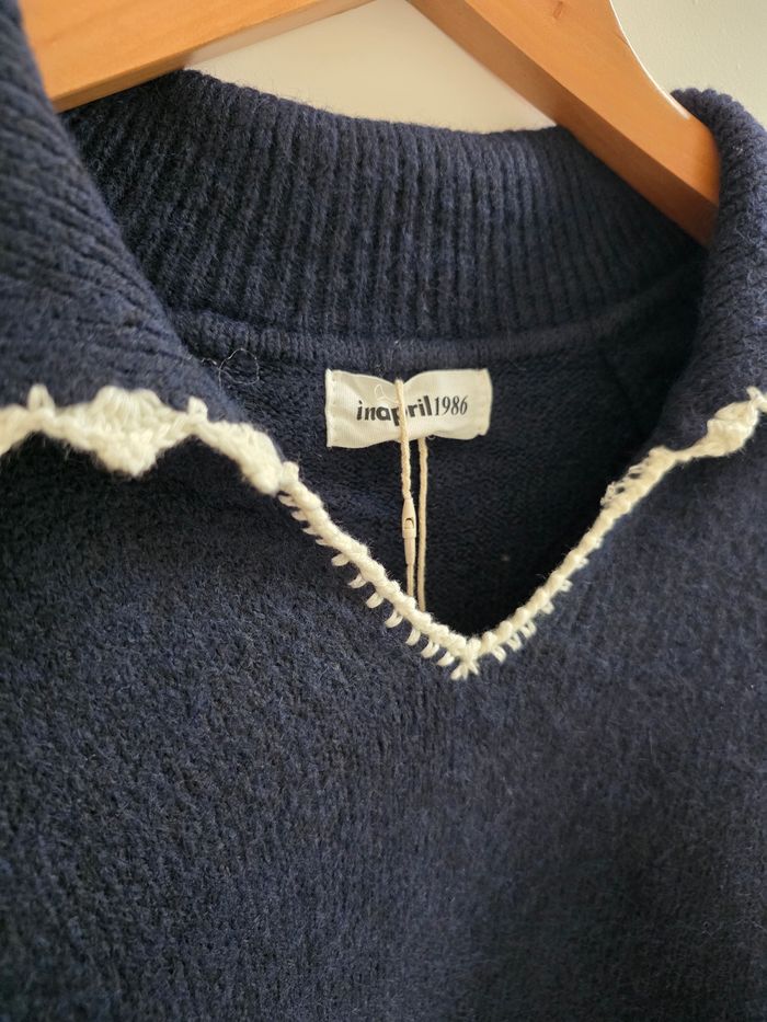Pull bleu marine in april 1986 - photo numéro 2