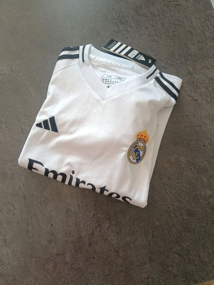 Tenue foot Real Madrid blanc. T.22 - photo numéro 4