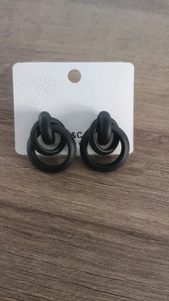 Boucles d'oreille neuves