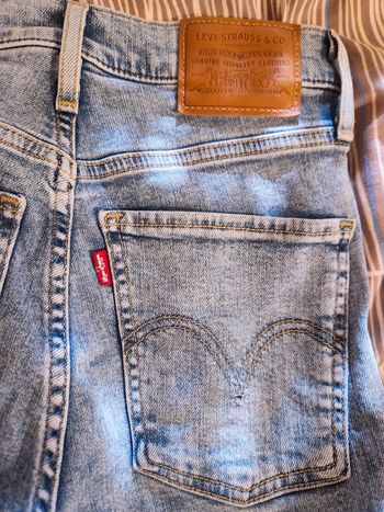 Jeans Levis femme neuf