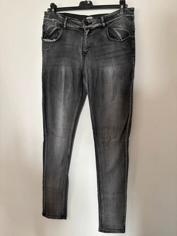 Jeans IKKS taille 28 ado garçon