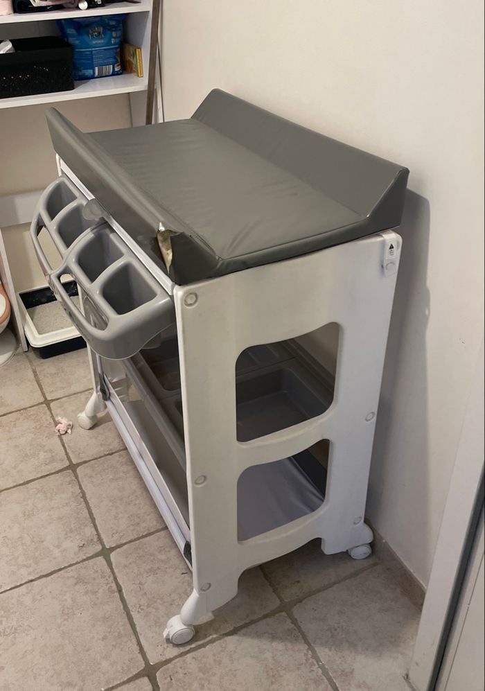 Table à langer à roulette - photo numéro 3