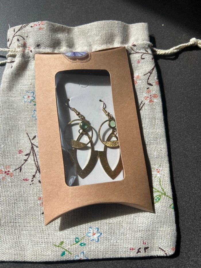 Boucle d’oreille neuve - photo numéro 4