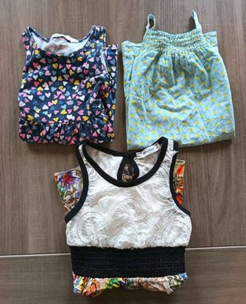 Lot de trois robes de taille 24 mois