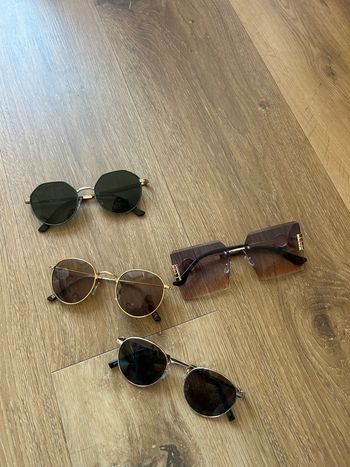 Lot de lunettes de soleil