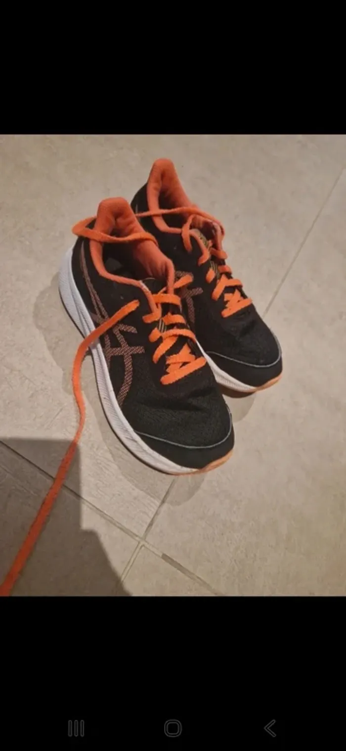 Basket asics noir et corail taille 35.5 tres bon etat - photo numéro 2