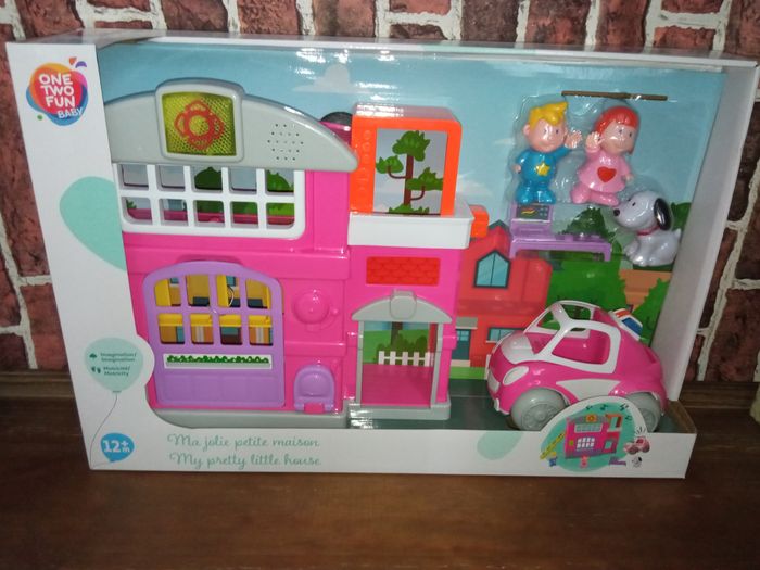 Maison pour tout petit avec personnages