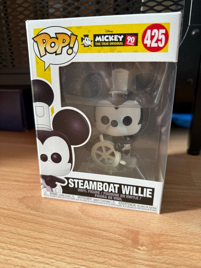 Funko pop Mickey steamboat Wilie