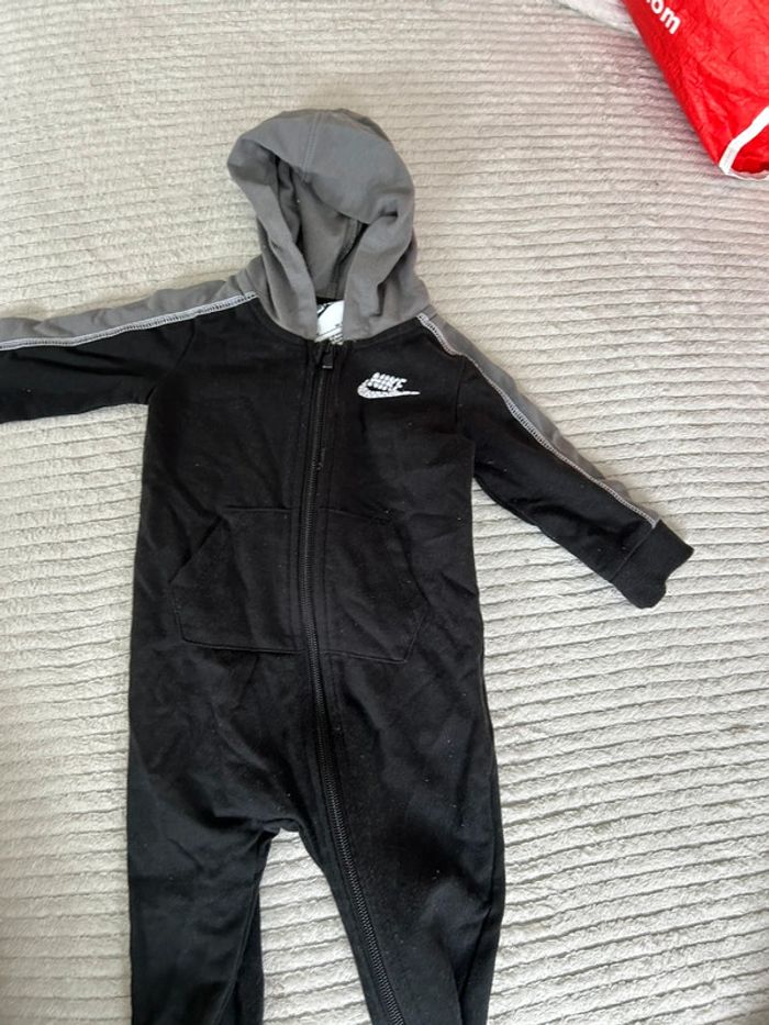 Combinaison Nike - photo numéro 2