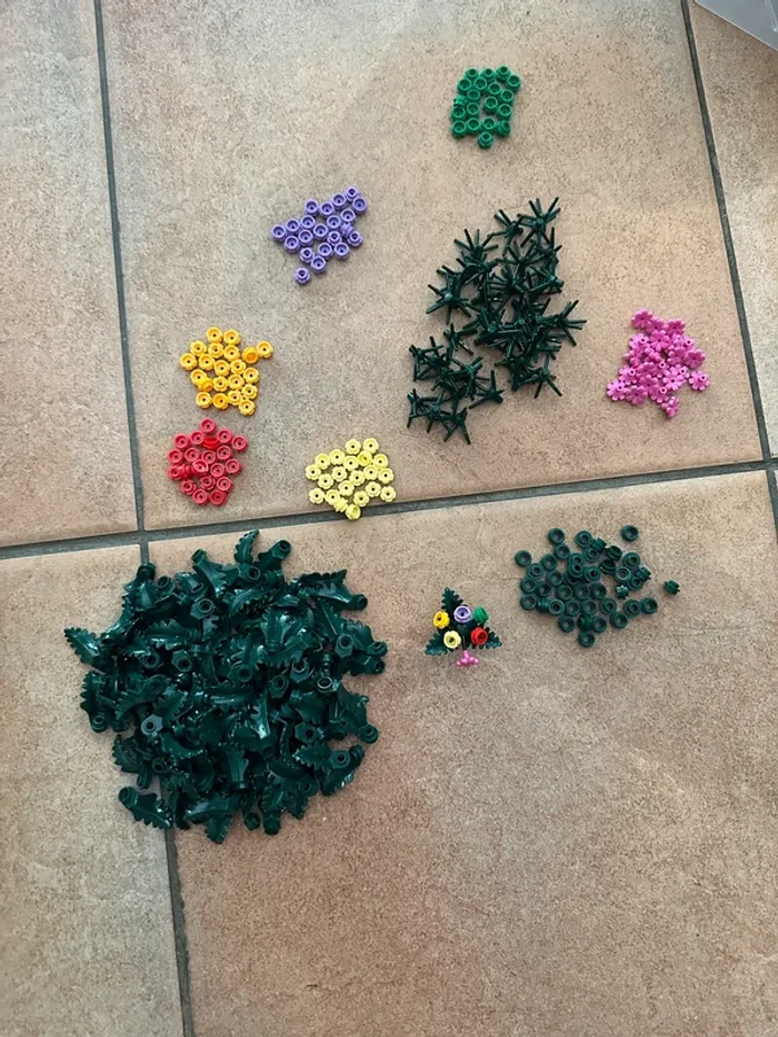 40 Plant et 120 fleurs et feuilles Lego détails dans l’annonce