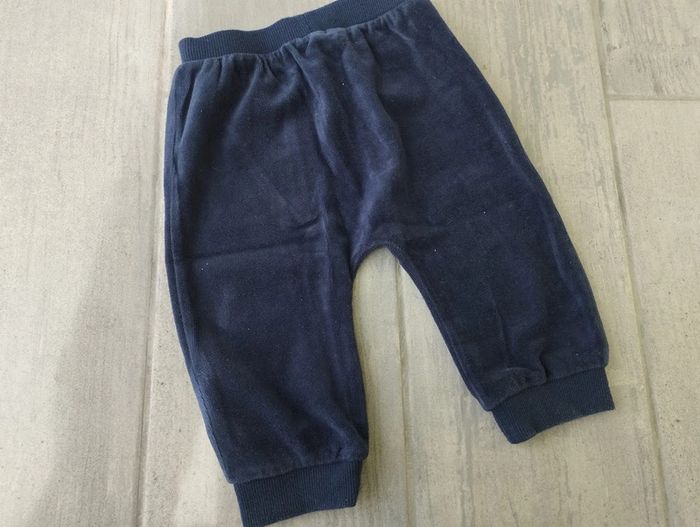 Lot n°344 Ensemble Pantalon jogging + Pull-gilet Kiabi 18 mois - photo numéro 7