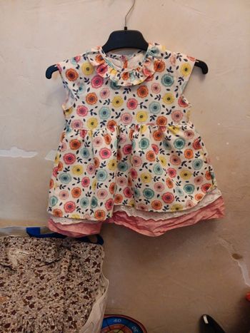 Robe pas d'étiquette  c'est  une 18 mois