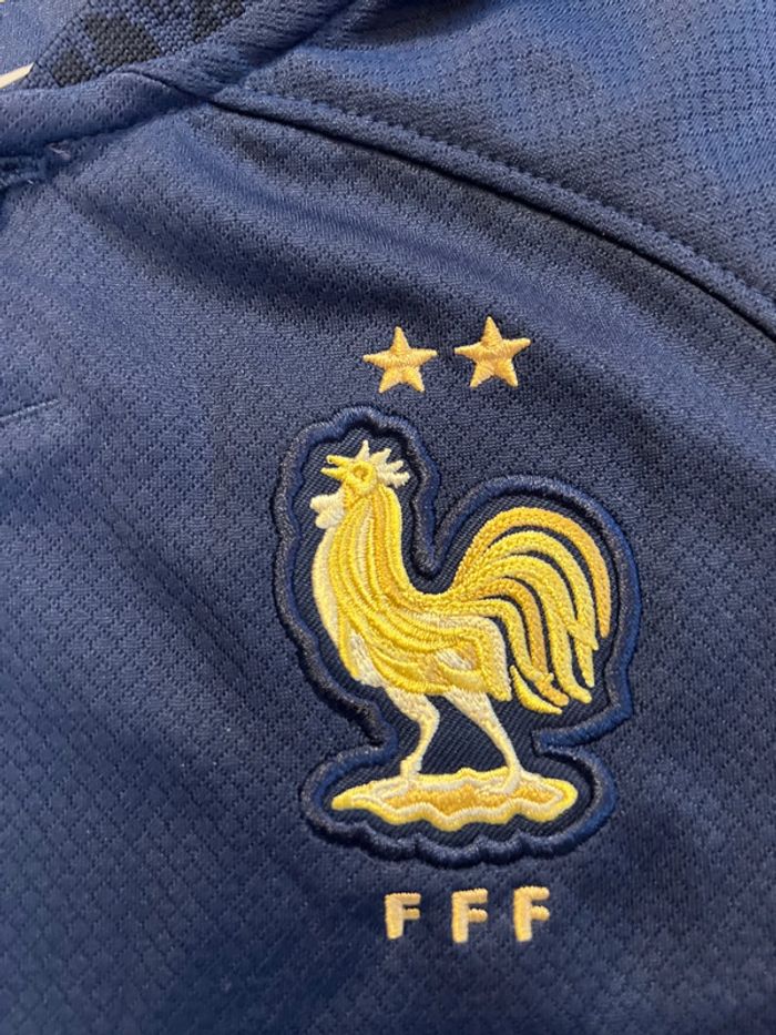 Maillot de foot Nike, équipe de France avec 2 étoiles taille 8/10 ans authentique neuf - photo numéro 2