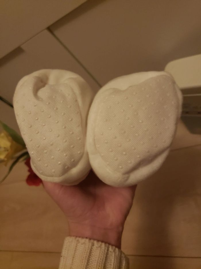 Chaussons bébé 🎀 0-6 mois 1€ - photo numéro 3