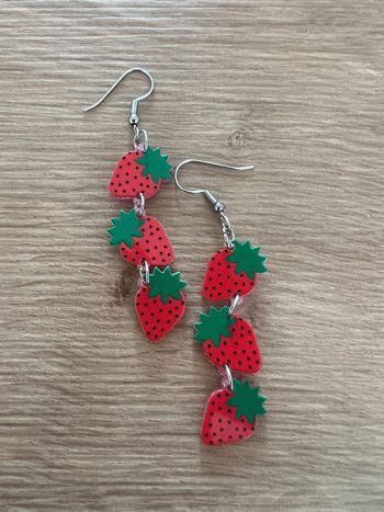 Paire de boucles d’oreilles fraises