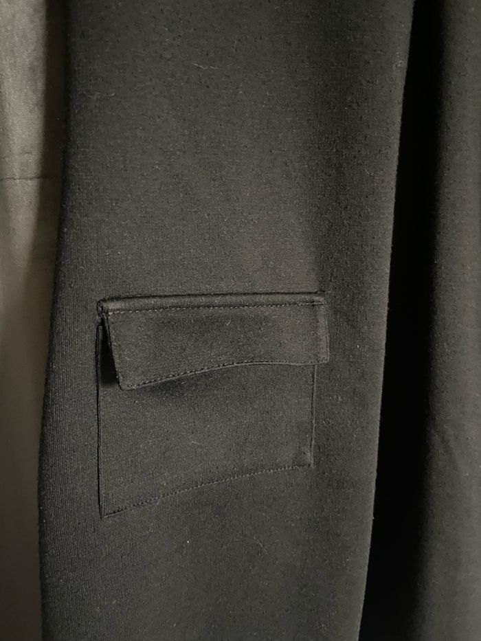 Robe noire à manches courtes - photo numéro 3