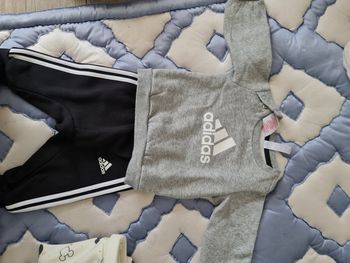 Survêtement adidas taille 3 6 mois