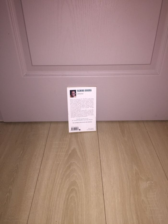 Livre 📕 L'attentat Pocket 3euros - photo numéro 3