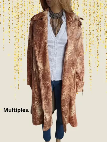 Trench imperéable long de la marque Multiples ,ceinture et fermeture croisée ,col haut