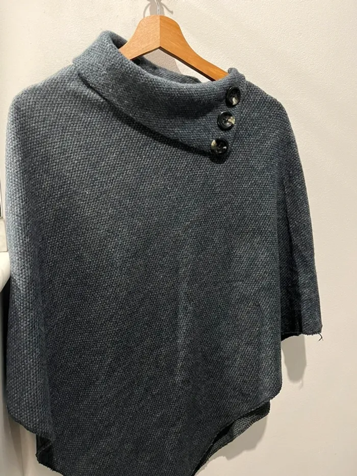 Poncho gris