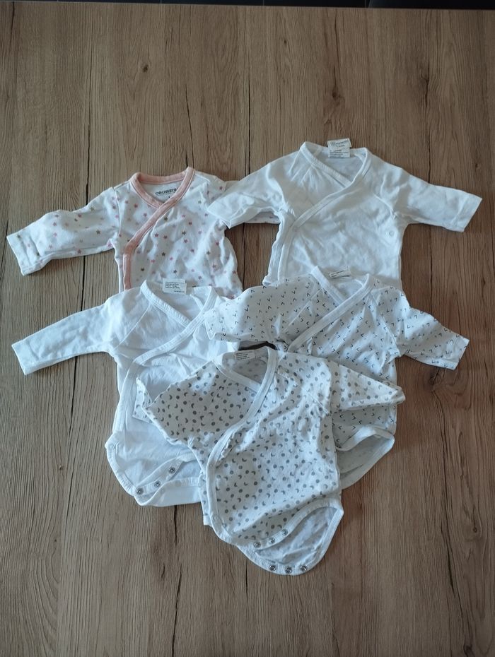 Lot bodies 1 mois