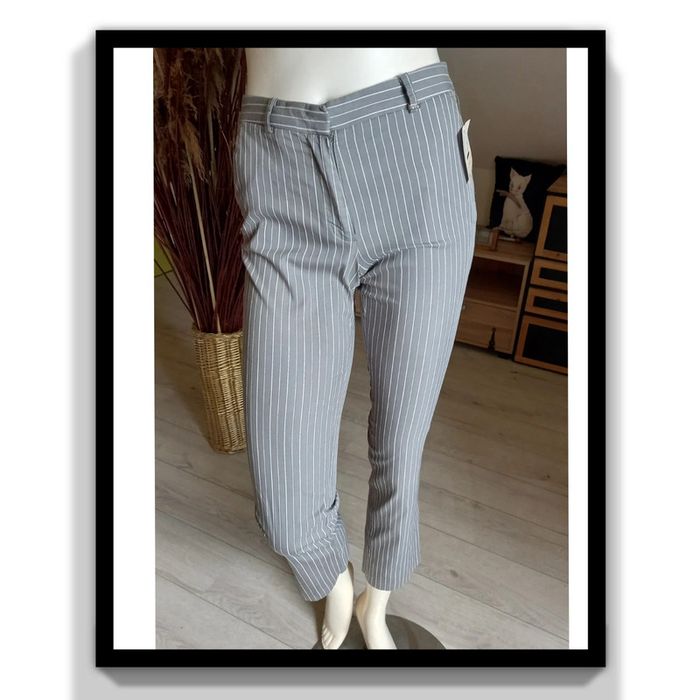 Pantalon gris rayé blanc Taille 36 Neuf