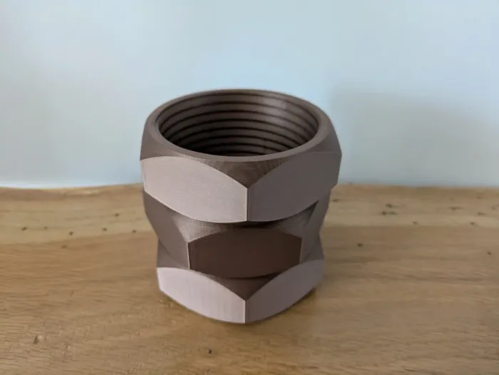 Pot à crayons en forme d'écrou - photo numéro 8