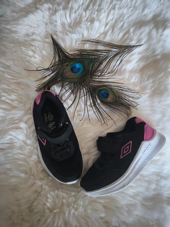 🩷 Paire de baskets Umbro noires et roses pointure 29 🩷