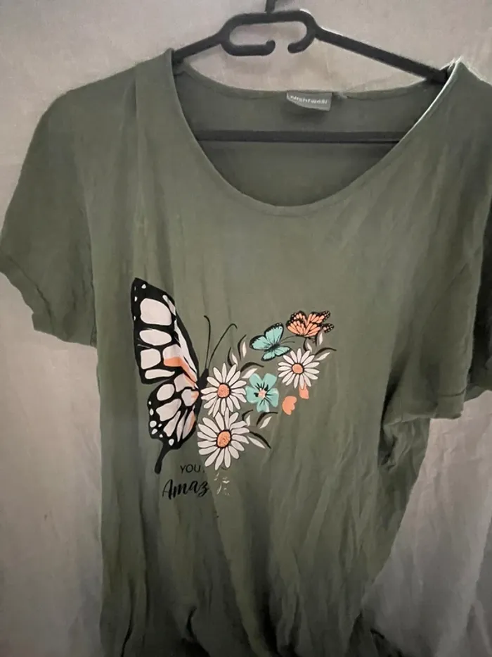 T-shirt de nuit long Nightwear – T.L, vert à motifs papillons & pâquerettes