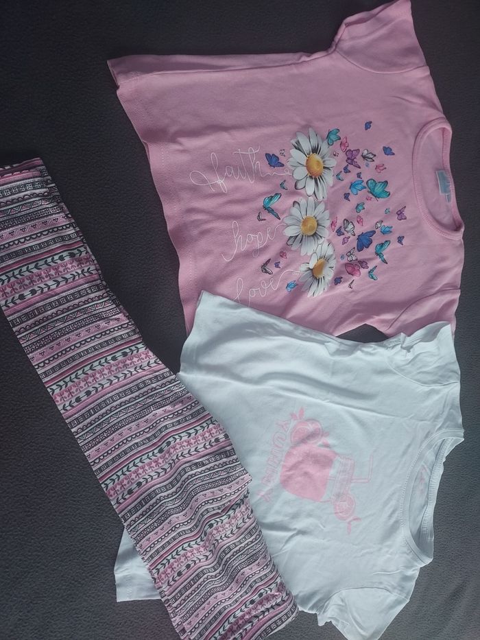 Ensemble 2 t shirts et un legging