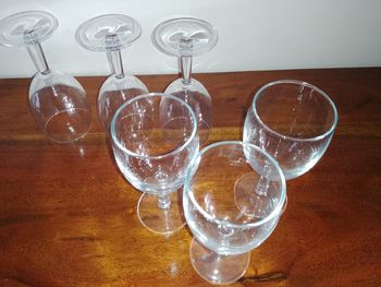 Vends 6 verres à vin plus 1 offert.